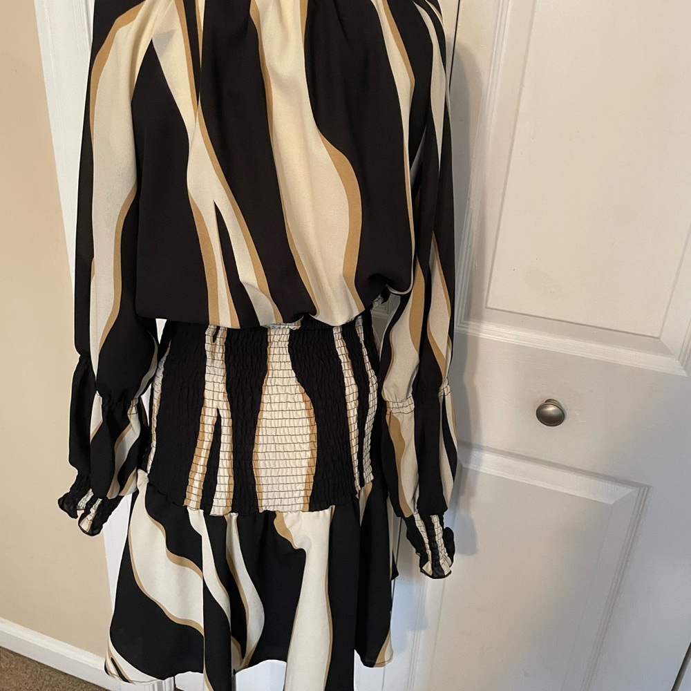 Wavy print flounce hem dress